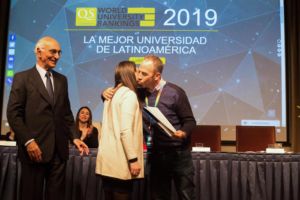 Clase Ejecutiva UC graduó a alumnos de Walmart de sus programas de diplomado online.