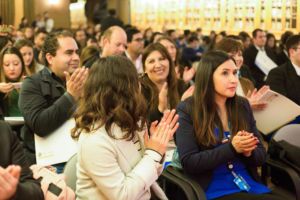 Clase Ejecutiva UC graduó a alumnos de Walmart de sus programas de diplomado online.