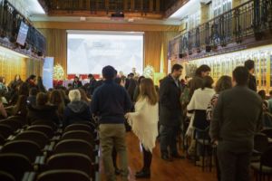 Clase Ejecutiva UC graduó a alumnos de Walmart de sus programas de diplomado online.